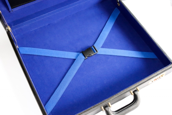 Koffer naamplaatje gala rokkostuum Blauwe Graden Dutch nederlandse regalia maçonniek Vrijmetselarij Vrijmetselaarswinkel Loge Benelux