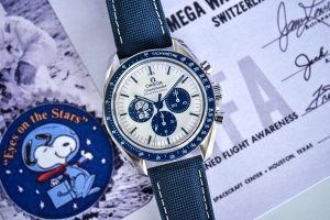 Vrijmetselaarswinkel blog gentleman Omega Speedmaster Silver Snoopy Award 50th Anniversary