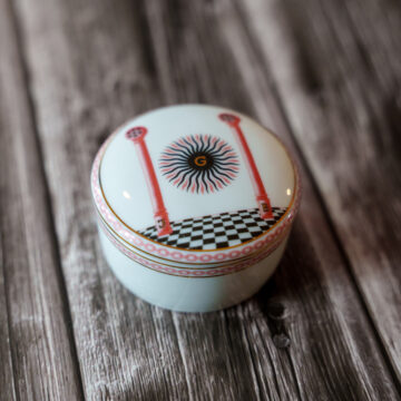 Porseleinen schaaltje, Atrium